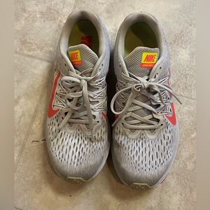 Nike Zoom Winflo 5 women’s shoes (size 9)